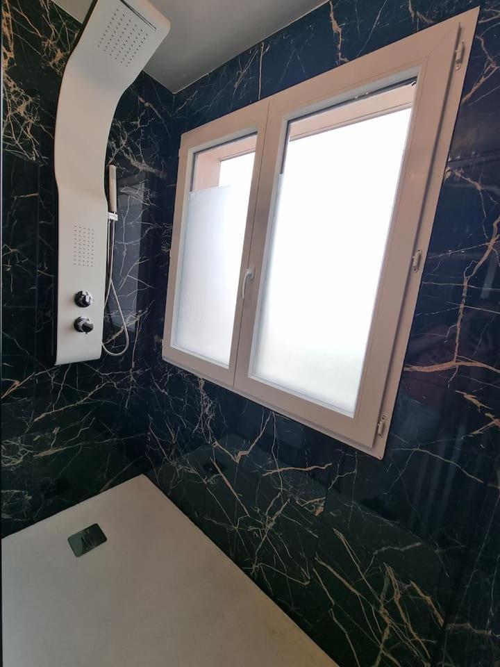 Grand Appartement 3 Chambres Disney - Paris - 82M2 Neuilly-sur-Marne Exteriör bild