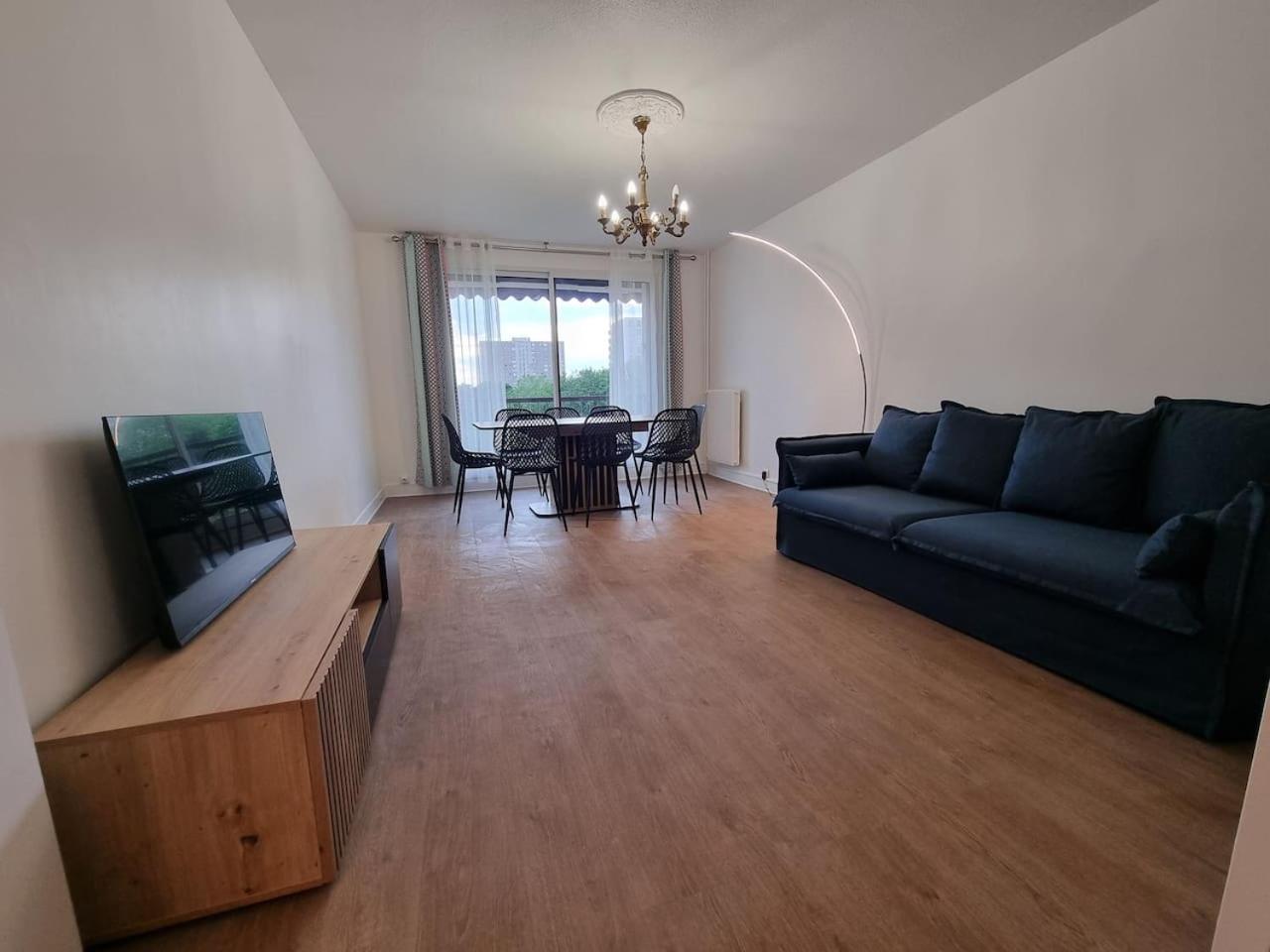 Grand Appartement 3 Chambres Disney - Paris - 82M2 Neuilly-sur-Marne Exteriör bild